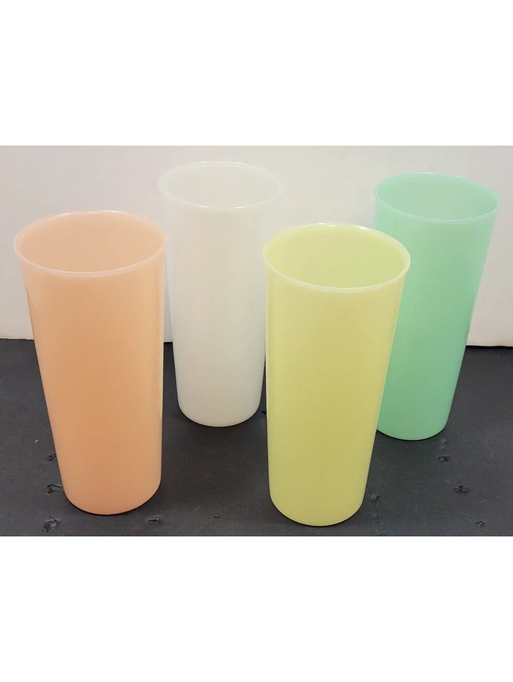 Vintage Tupperware 6.5